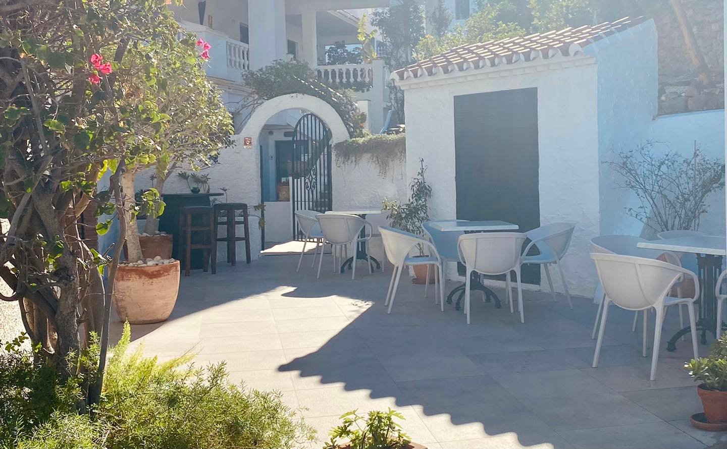 outside-sitting-area-entrance-Avalon