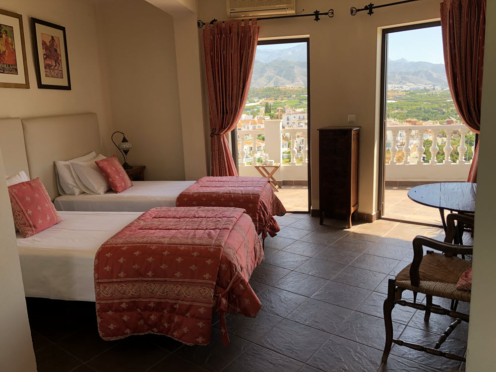 airy-hotel-room-in-nerja