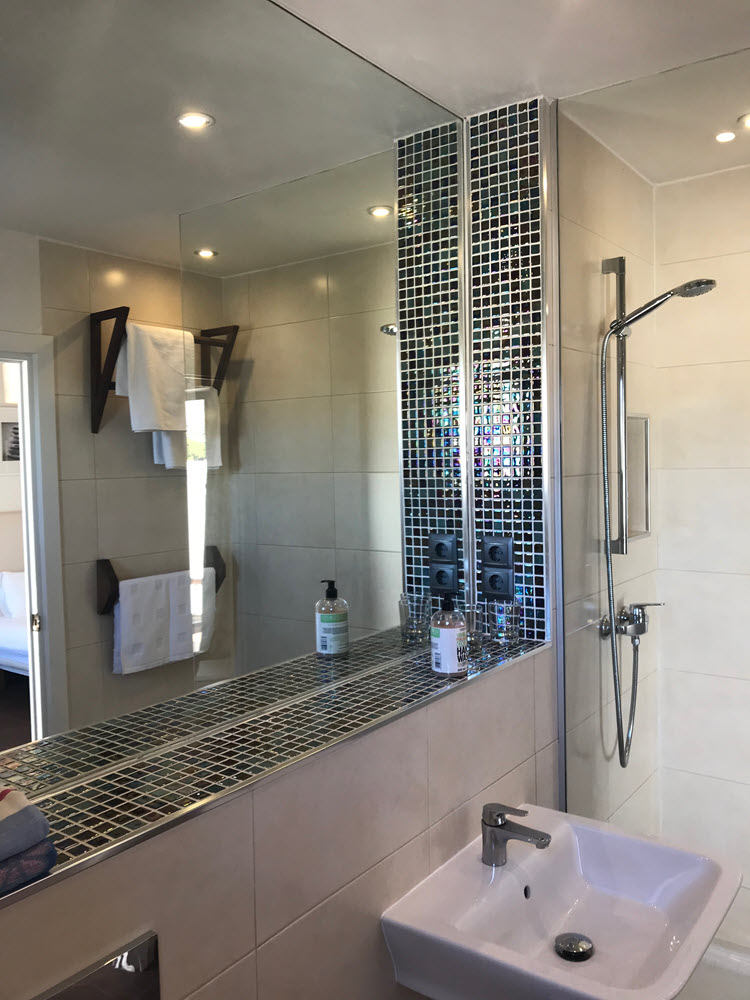 bathroom-with-shower-nerja