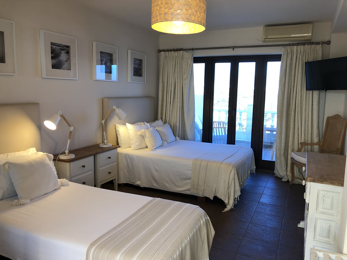 hotelroom-in-nerja-near-beach